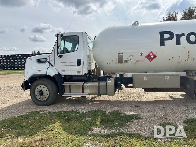 Image of Freightliner 108SD equipment image 3