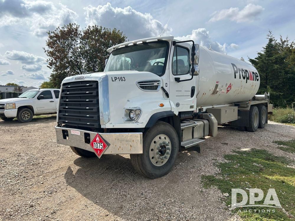 2016 Freightliner 108SD Equipment Image0