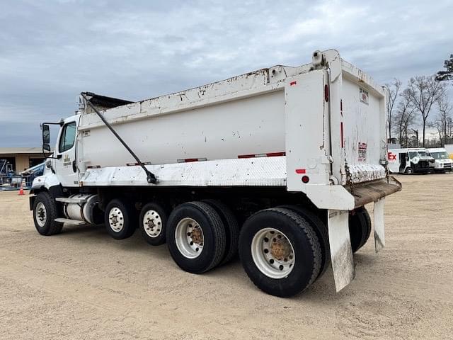 Image of Freightliner 108SD equipment image 4