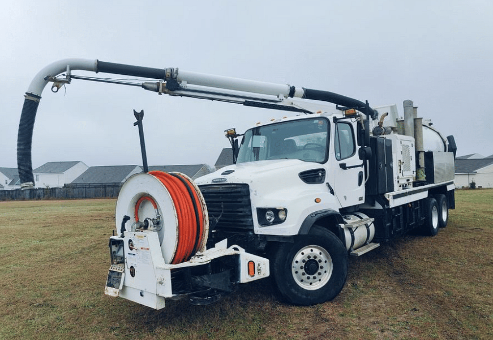 Image of Freightliner 114SD Primary image