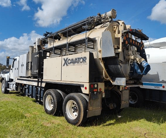 Image of Freightliner 114SD equipment image 1