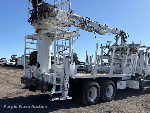 Image of Freightliner 114SD equipment image 4