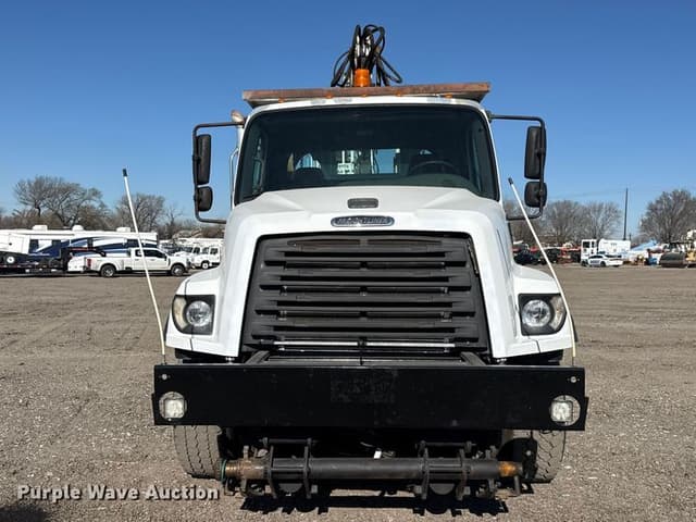 Image of Freightliner 114SD equipment image 1