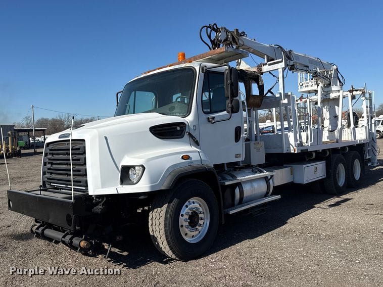 2016 Freightliner 114SD Equipment Image0