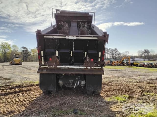 Image of Freightliner 114SD equipment image 4