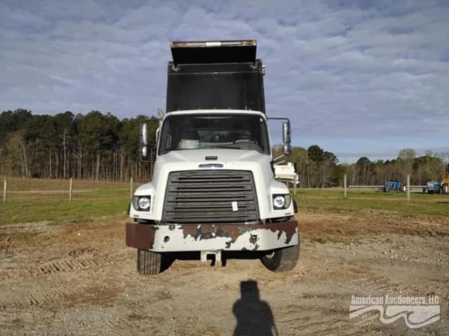 Image of Freightliner 114SD equipment image 1