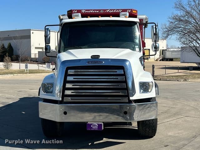 Image of Freightliner 114SD equipment image 1