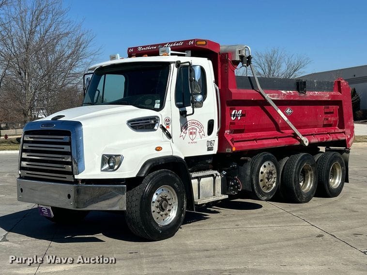 2016 Freightliner 114SD Equipment Image0