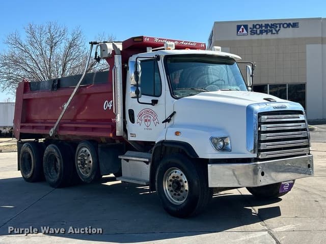 Image of Freightliner 114SD equipment image 2