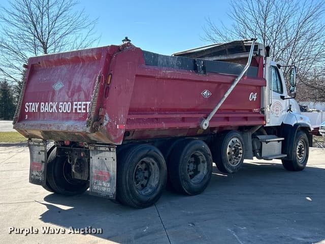 Image of Freightliner 114SD equipment image 4