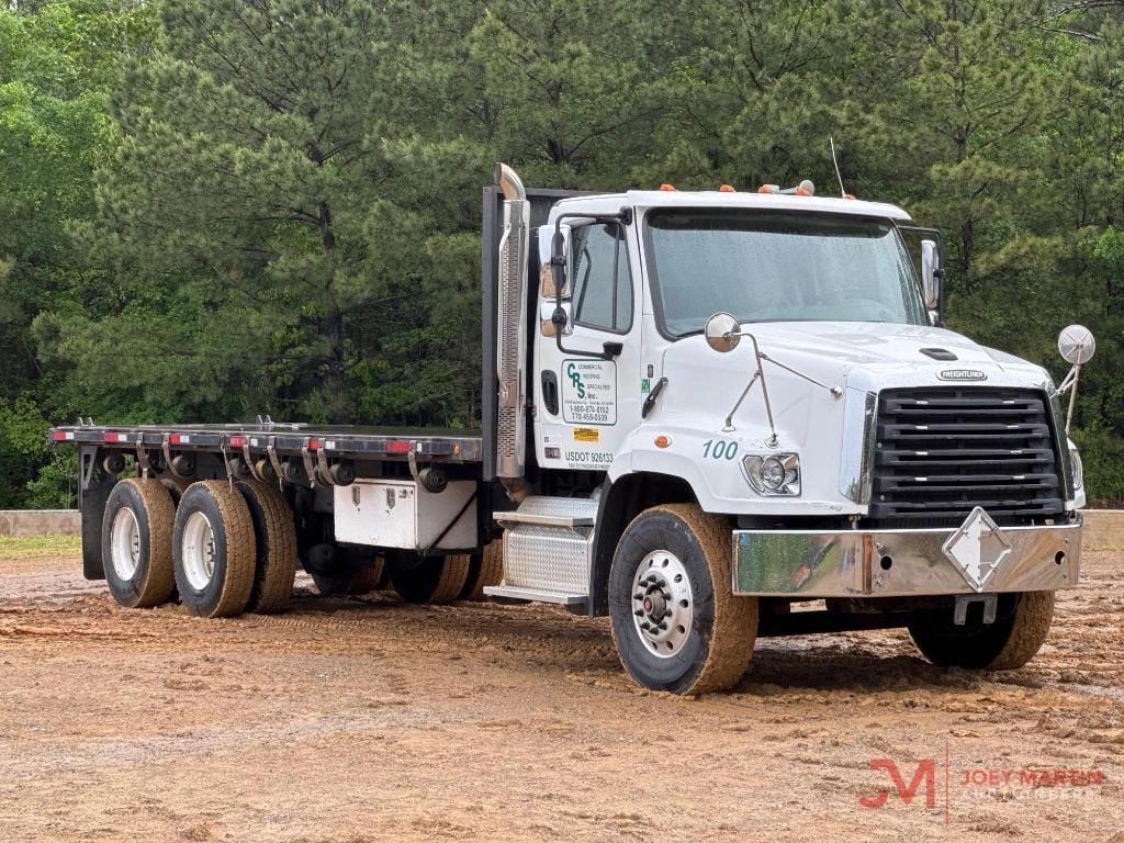 2016 Freightliner 114SD Equipment Image0
