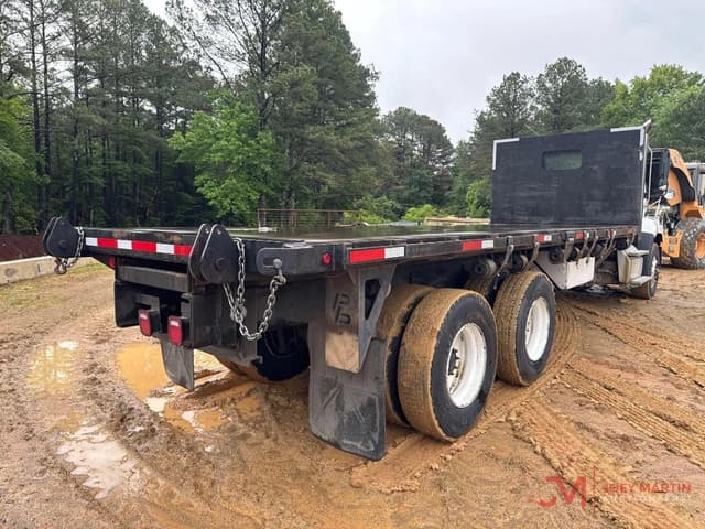 Image of Freightliner 114SD equipment image 1