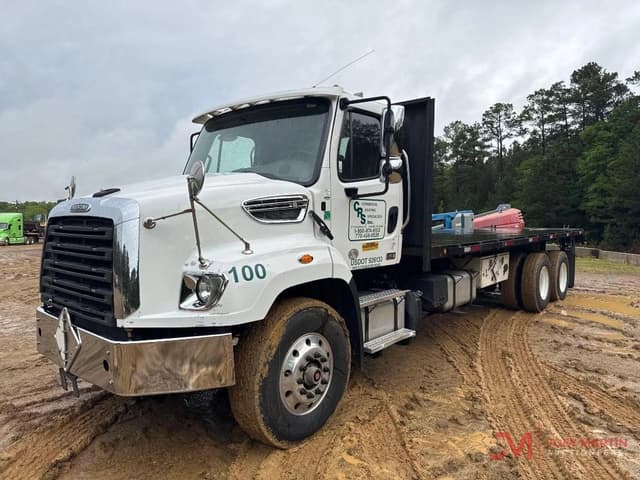 Image of Freightliner 114SD equipment image 3