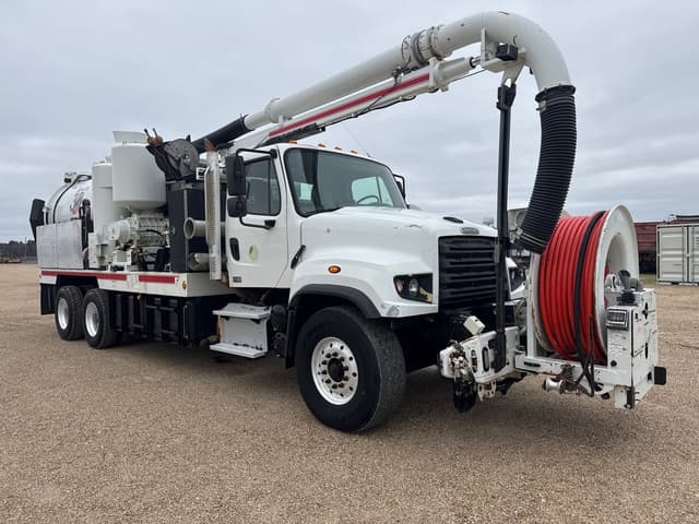 Image of Freightliner 114SD equipment image 2