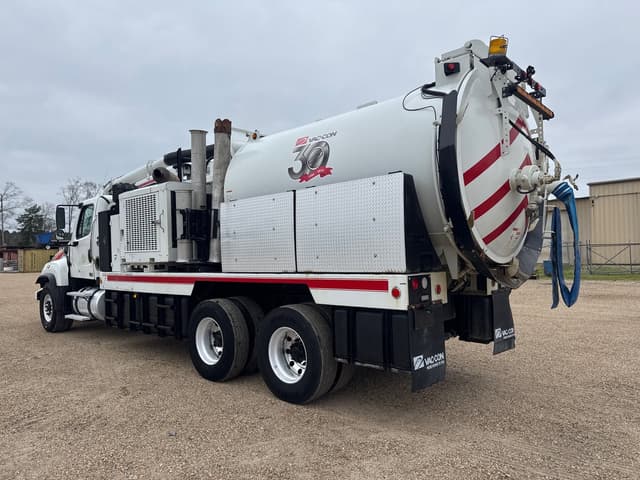 Image of Freightliner 114SD equipment image 1