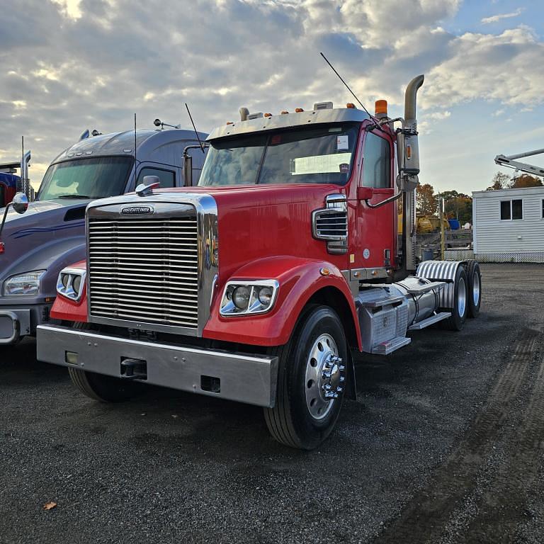 Image of Freightliner 122SD Primary image