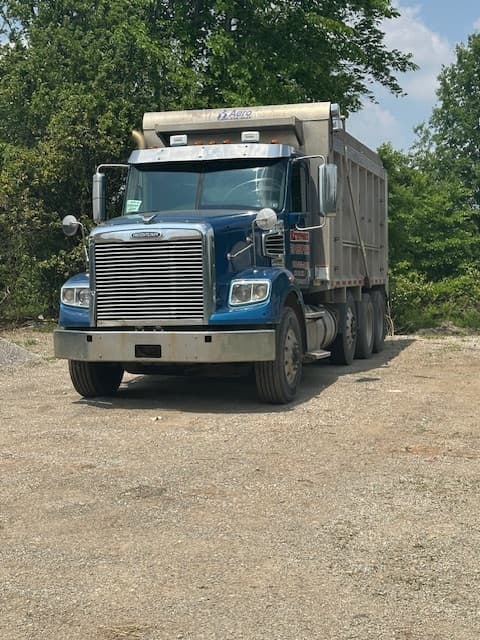 Image of Freightliner 122SD equipment image 2