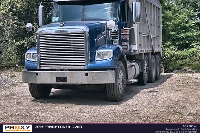 Image of Freightliner 122SD equipment image 2