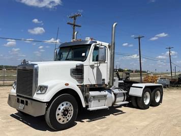 Main image Freightliner 122SD
