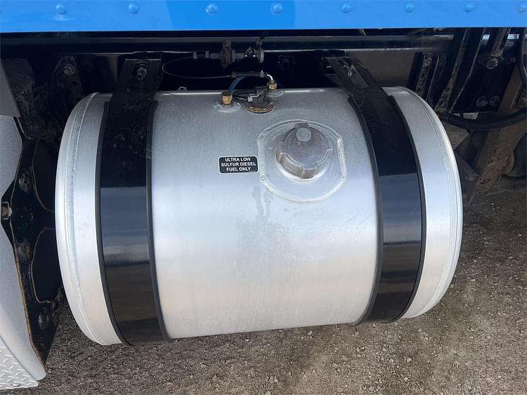 Main image Freightliner 122SD 16