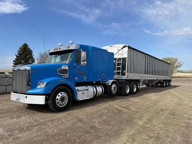 Thumbnail image Freightliner 122SD 1