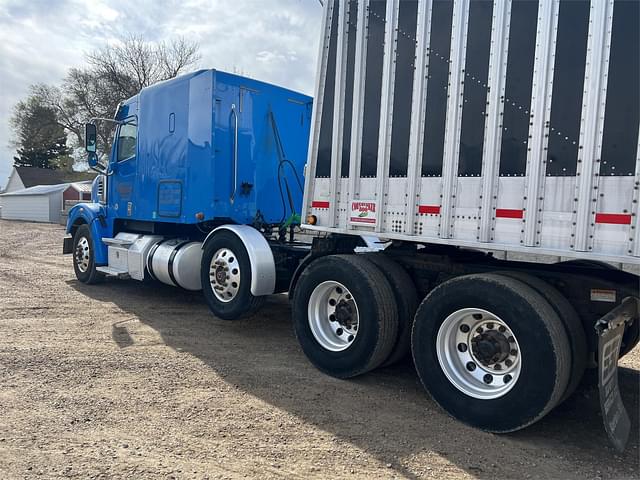 Thumbnail image Freightliner 122SD 22