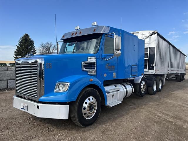 Thumbnail image Freightliner 122SD 2