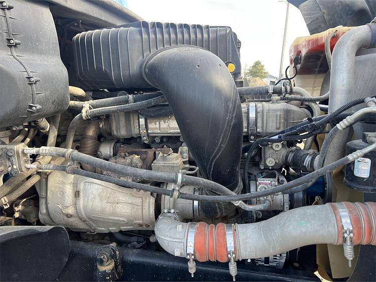 Main image Freightliner 122SD 33
