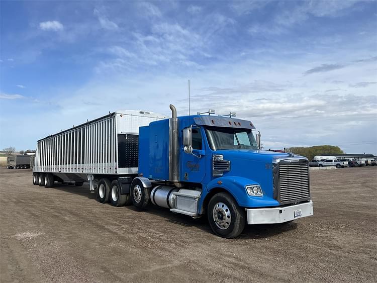 Main image Freightliner 122SD 5