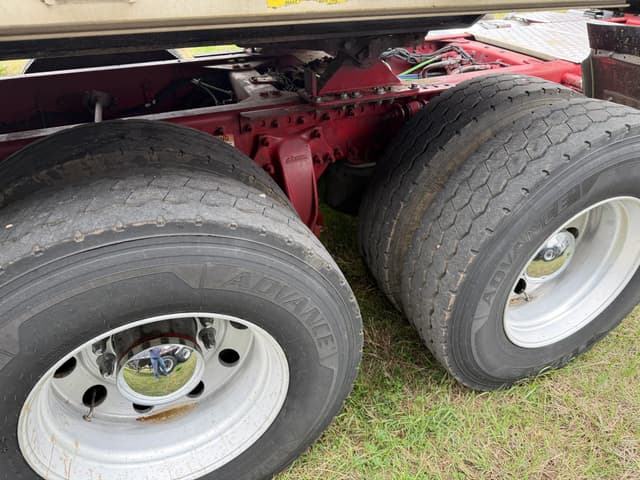 Image of Freightliner Day Cab Truck equipment image 3