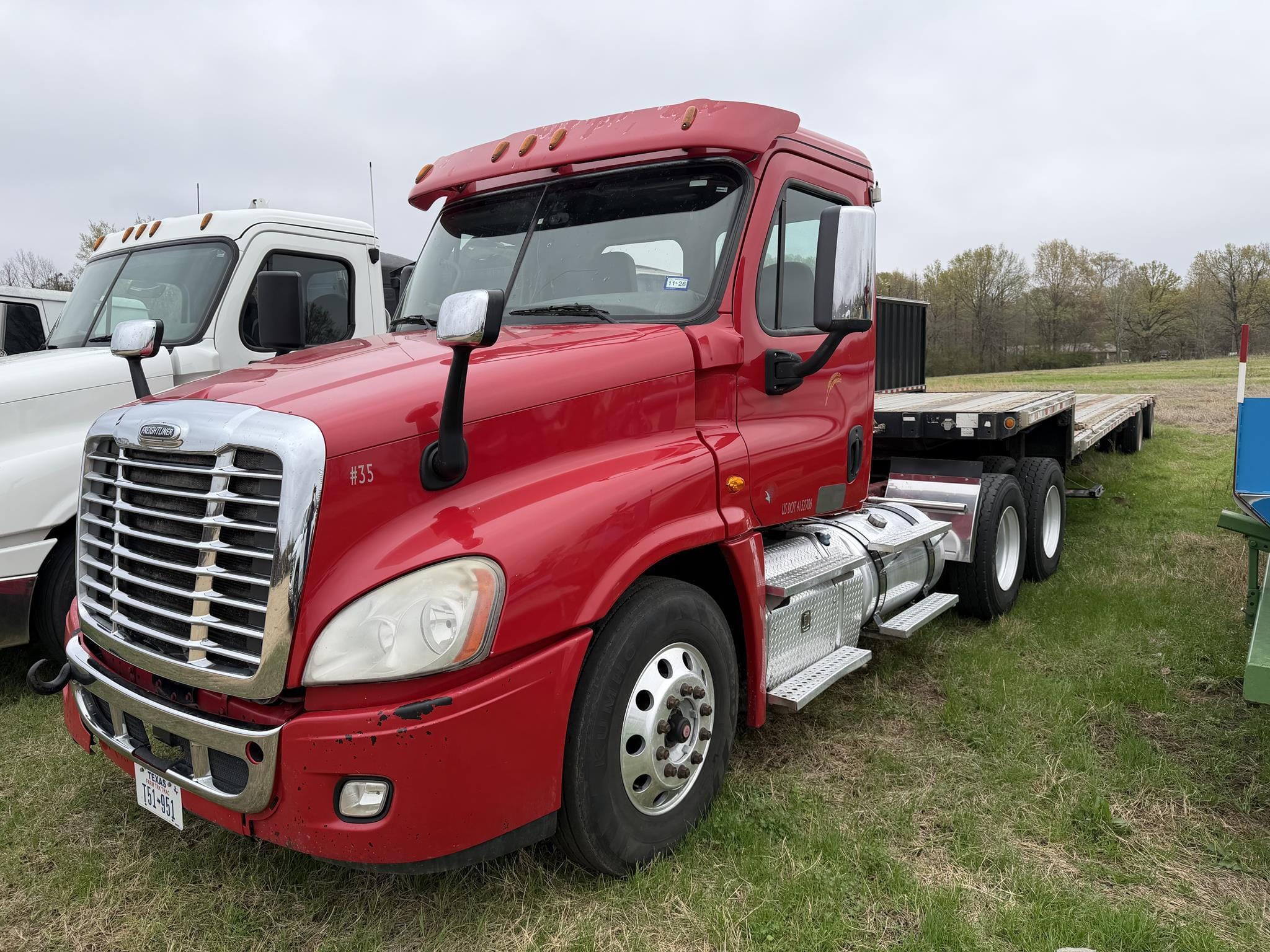 2016 Freightliner Day Cab Truck Equipment Image0