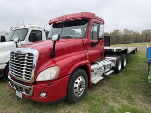 2016 Freightliner Day Cab Truck Image