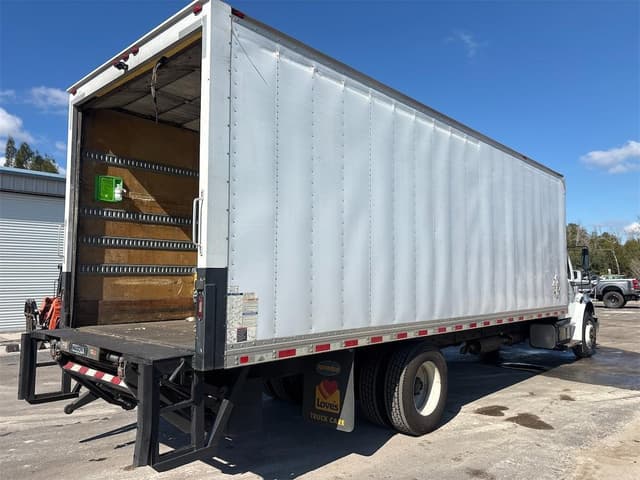 Image of Freightliner Business Class M2 106 equipment image 4