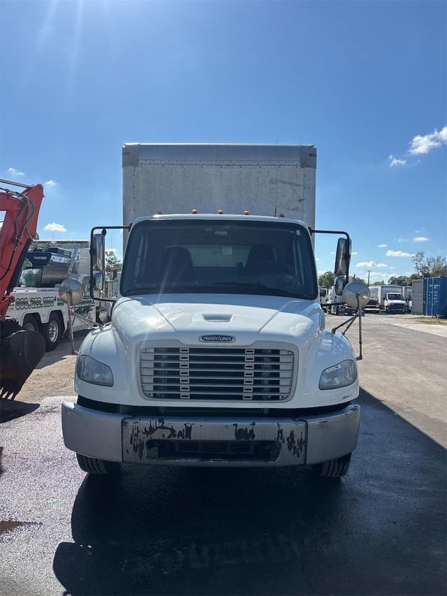 Image of Freightliner Business Class M2 106 equipment image 1