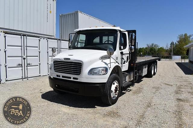 Image of Freightliner M2 equipment image 2