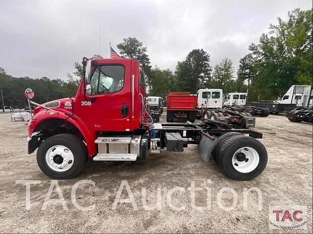 Image of Freightliner Business Class M2 106 equipment image 1