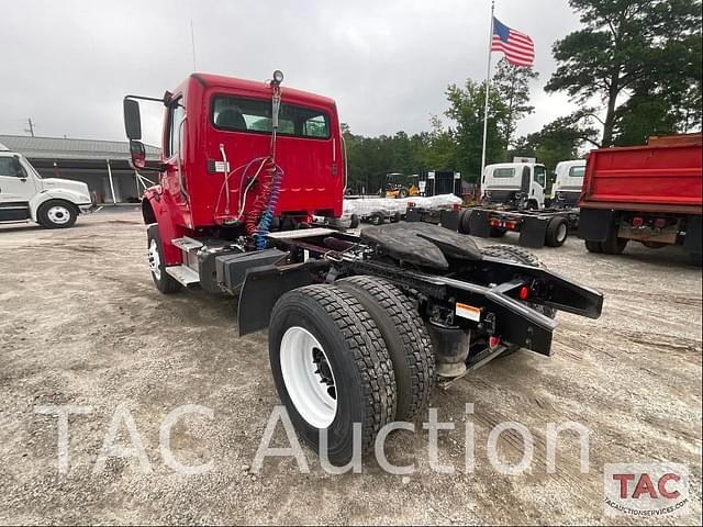 Image of Freightliner Business Class M2 106 equipment image 2