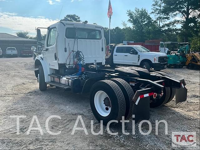 Image of Freightliner Business Class M2 106 equipment image 2