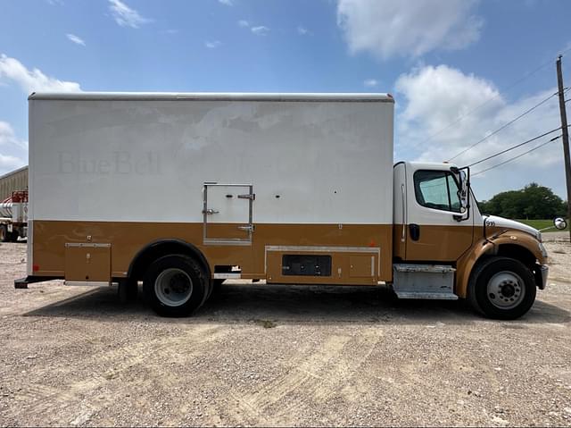 Image of Freightliner Business Class M2 106 equipment image 3