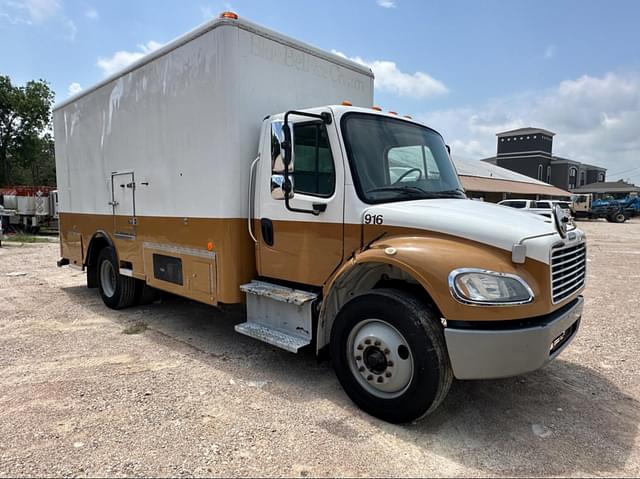 Image of Freightliner Business Class M2 106 equipment image 2