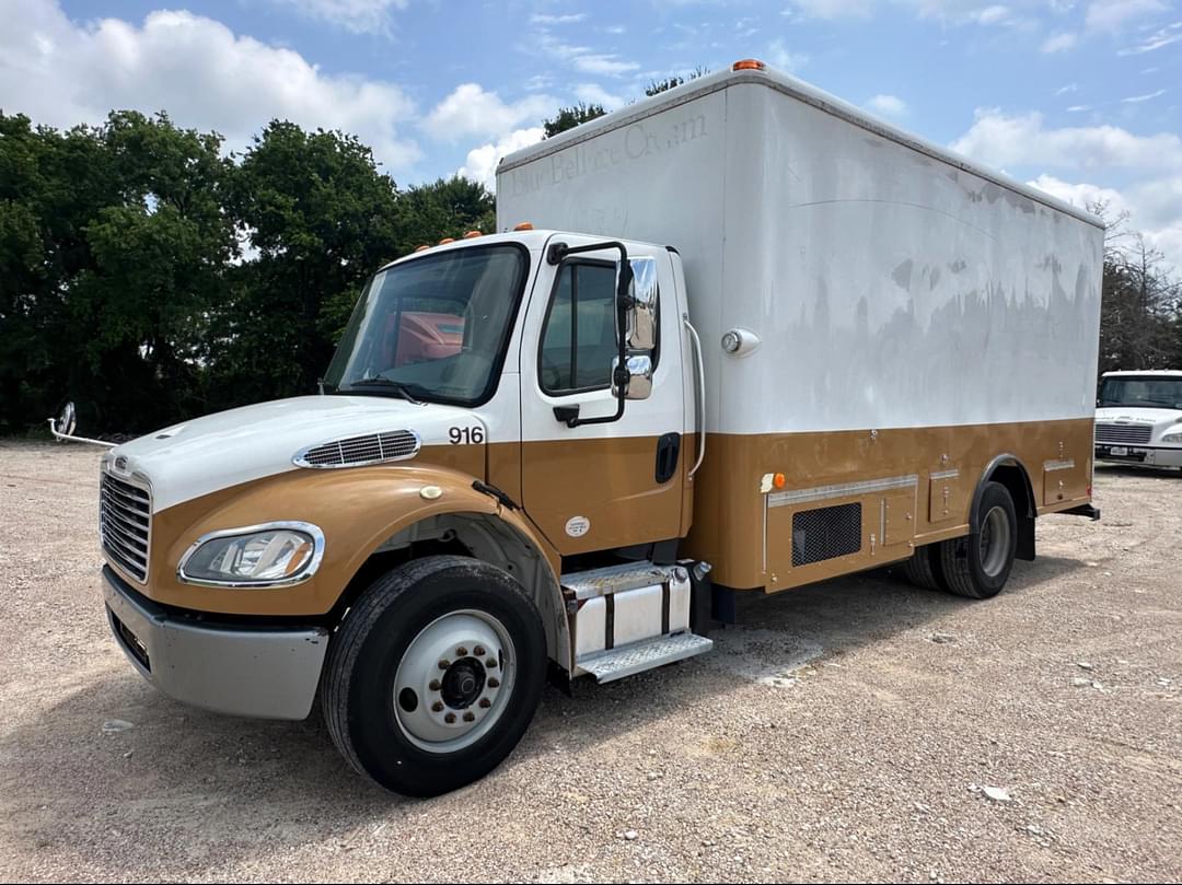 Image of Freightliner Business Class M2 106 Primary image