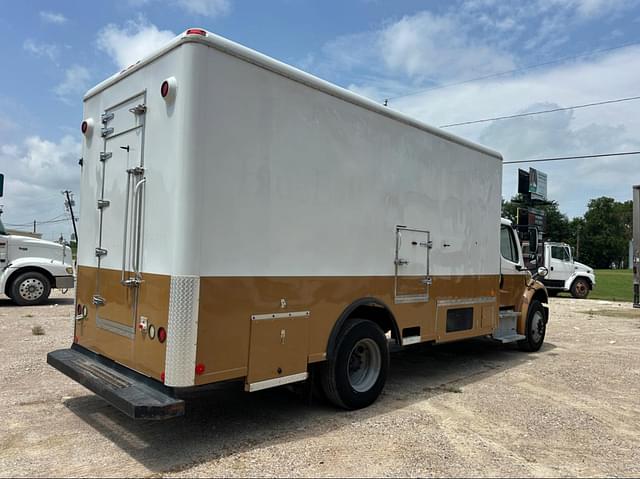 Image of Freightliner Business Class M2 106 equipment image 4