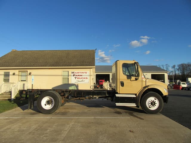 Image of Freightliner Business Class M2 106 equipment image 1