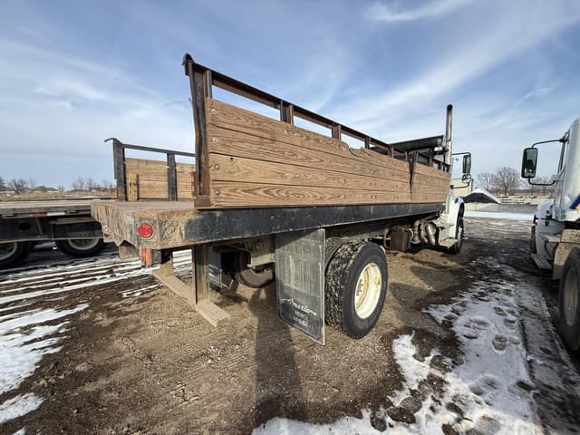 Image of Freightliner Business Class M2 106 equipment image 3