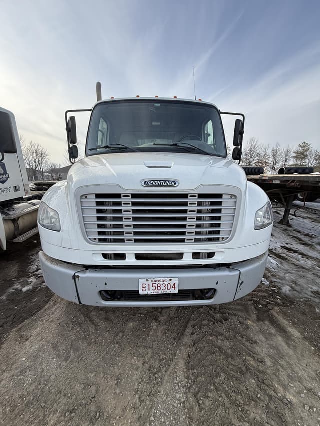 Image of Freightliner Business Class M2 106 equipment image 1