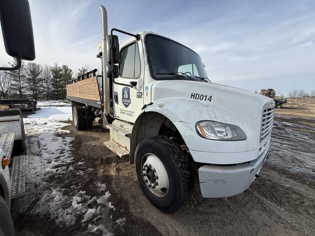 Image of Freightliner Business Class M2 106 equipment image 2