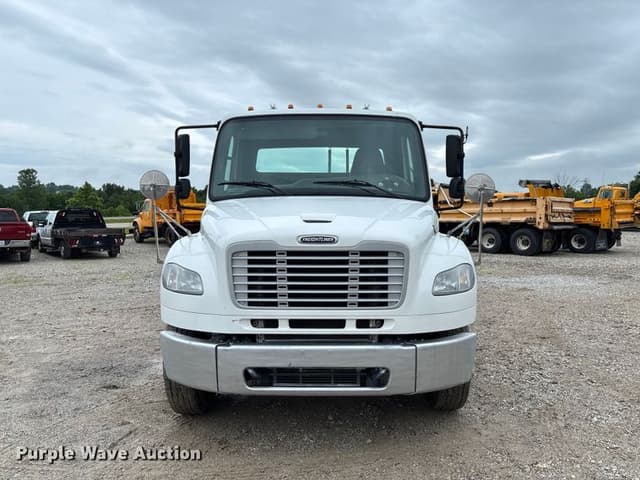 Image of Freightliner Business Class M2 equipment image 1