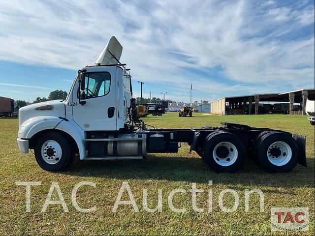 Image of Freightliner Business Class M2 112 equipment image 1