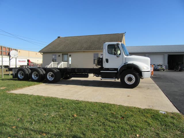 Image of Freightliner Business Class M2 112 equipment image 1