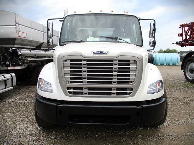 Image of Freightliner Business Class M2 112 equipment image 1